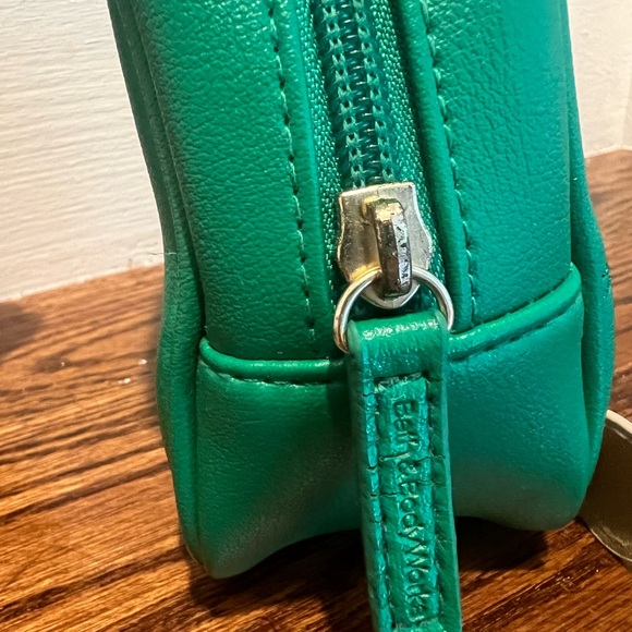 Bath & Body Works Turtle Cosmetic Bag - Picture 7 of 8